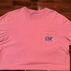 Vineyard vines t-shirt.  Size is XL